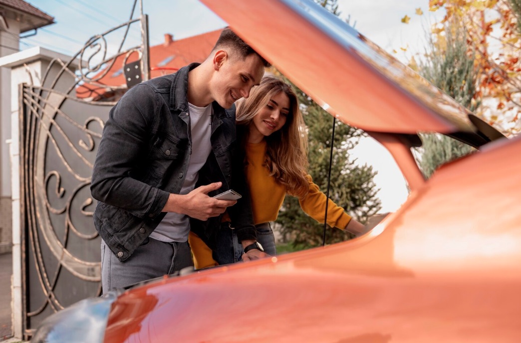 Coppia con chiavi auto - traguardo quotidiano